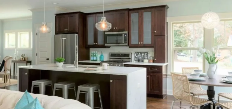 Kitchen Cabinets & Granite
