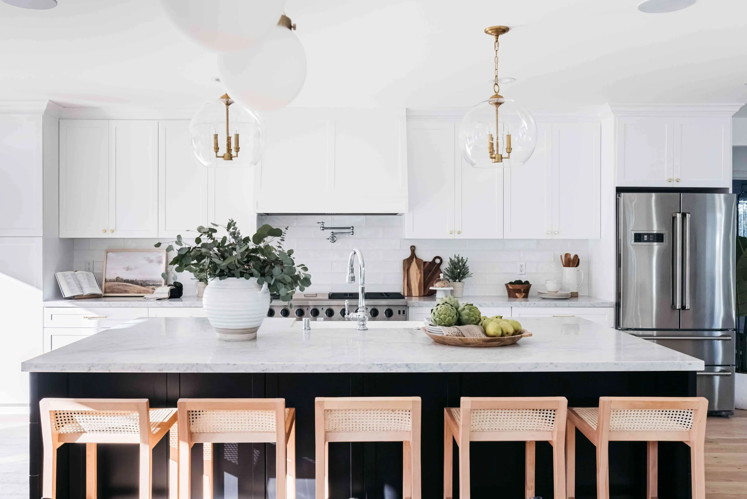 If there is one style of kitchen cabinets that snugly fits in both the traditional and contemporary renovations, it’s the white shaker cabinets. They have a classic and modest look and give a serene feel to your kitchen.